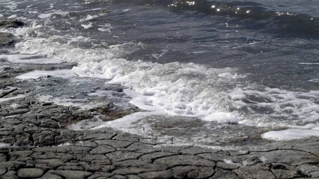 Burdur Gölü Köpük Köpük Oldu! İşte Nedeni 4